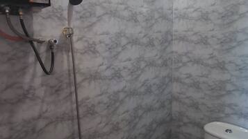 Family Suite | Bathroom | Towels, soap, shampoo