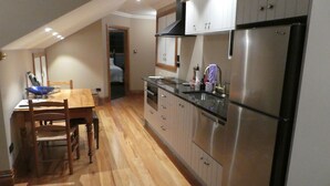 Private kitchen - KAWAU VILLA - 5 star upstairs private apartment (Palmerston North)