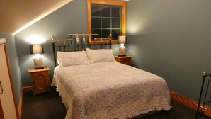 Iron/ironing board, WiFi, bed sheets - KAWAU VILLA - 5 star upstairs private apartment (Palmerston North)