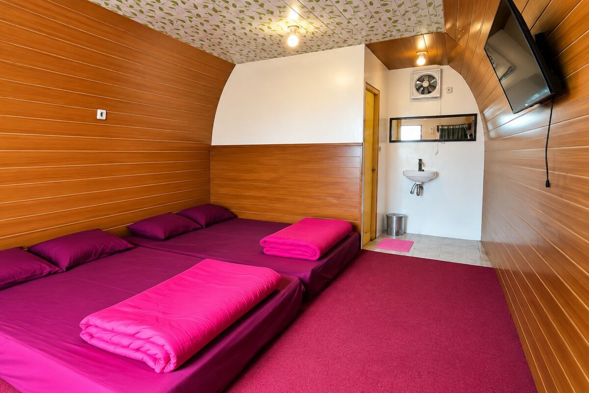 Free WiFi, bed sheets
