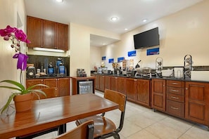 Free daily continental breakfast  - Best Room At the Western (San Diego)