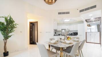 Deluxe Apartment, Balcony, City View | Dining