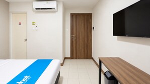 Quarto casal superior | Escrivaninha, Wi-Fi de cortesia