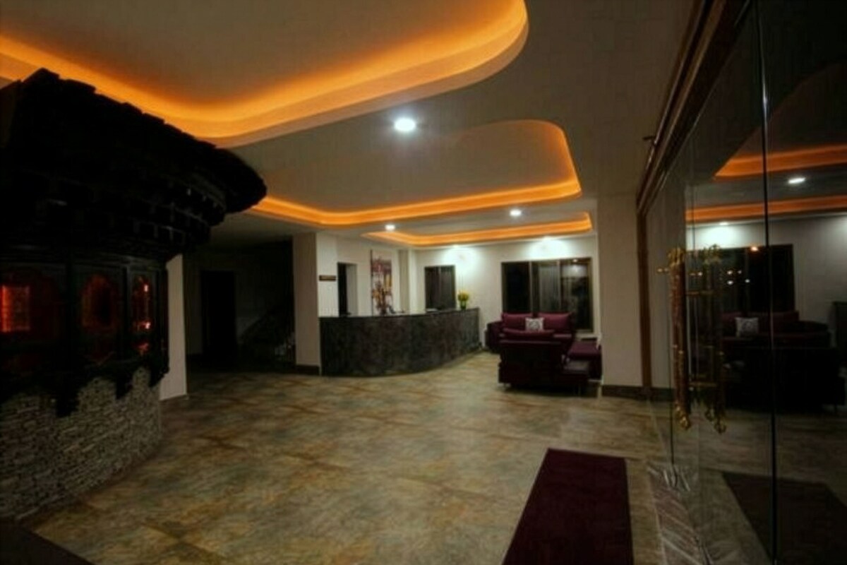 Standardværelse - balkon - byudsigt | Lobby