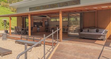Private 2 bedroom Hinterland Cabin near Beaches & Rail Trail: Cabin 2