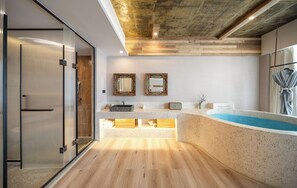A modern bathroom with a freestanding bathtub, a glass shower enclosure, and a vanity with a sink. - Yunfuli Jingshui Yunju Hotel (Ngawa Autonomous Prefecture)