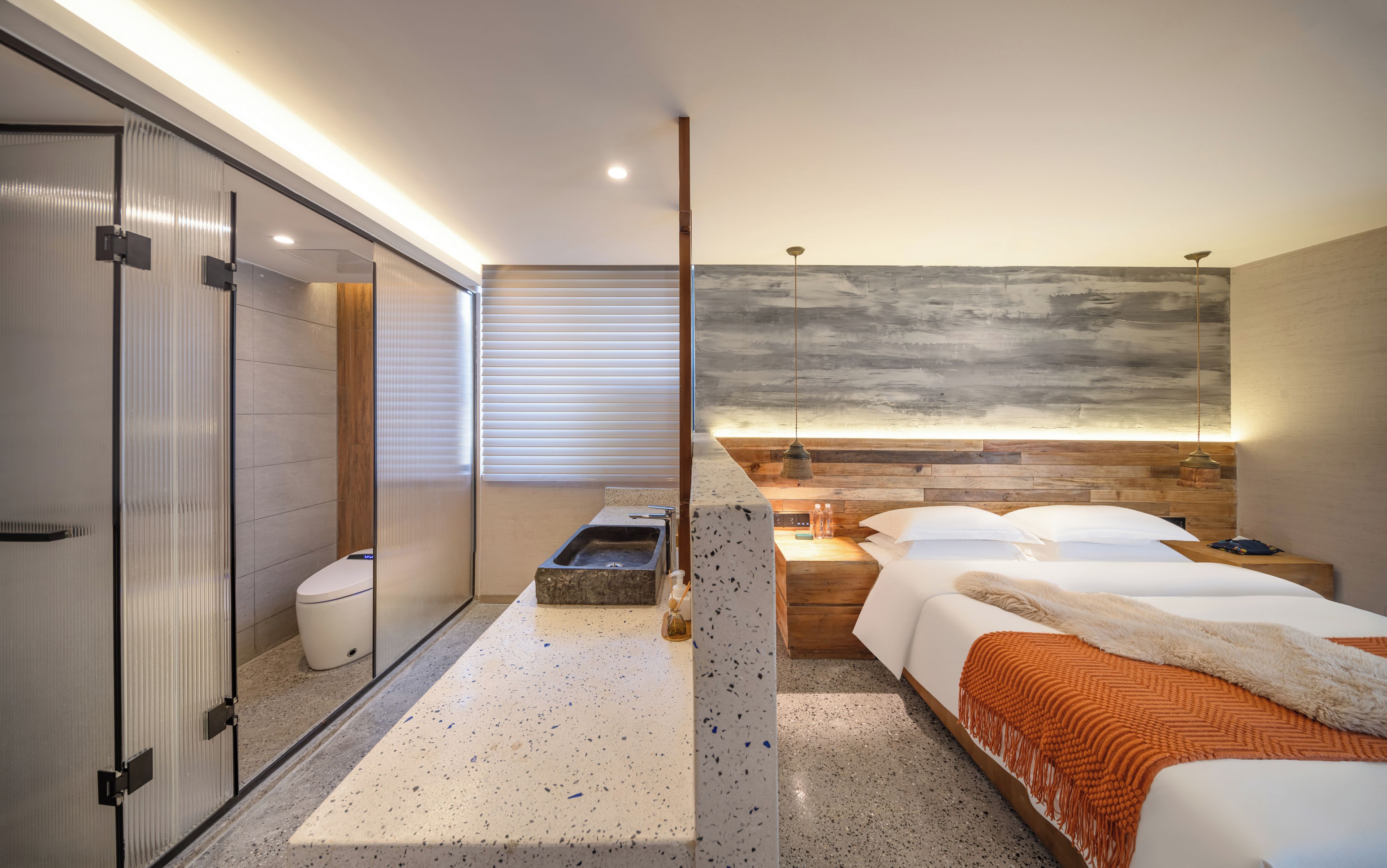Standard Suite | Iron/ironing board