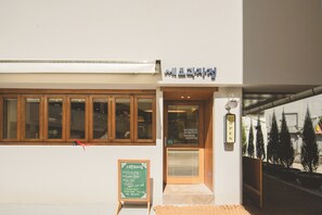 Unclassified image, 3 of 6, button - Studio SEMO (Daejeon)