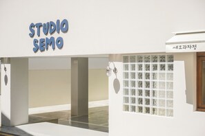 Unclassified image, 5 of 6, button - Studio SEMO (Daejeon)