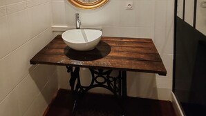 Bathroom - Vrbo Property (Eymet)