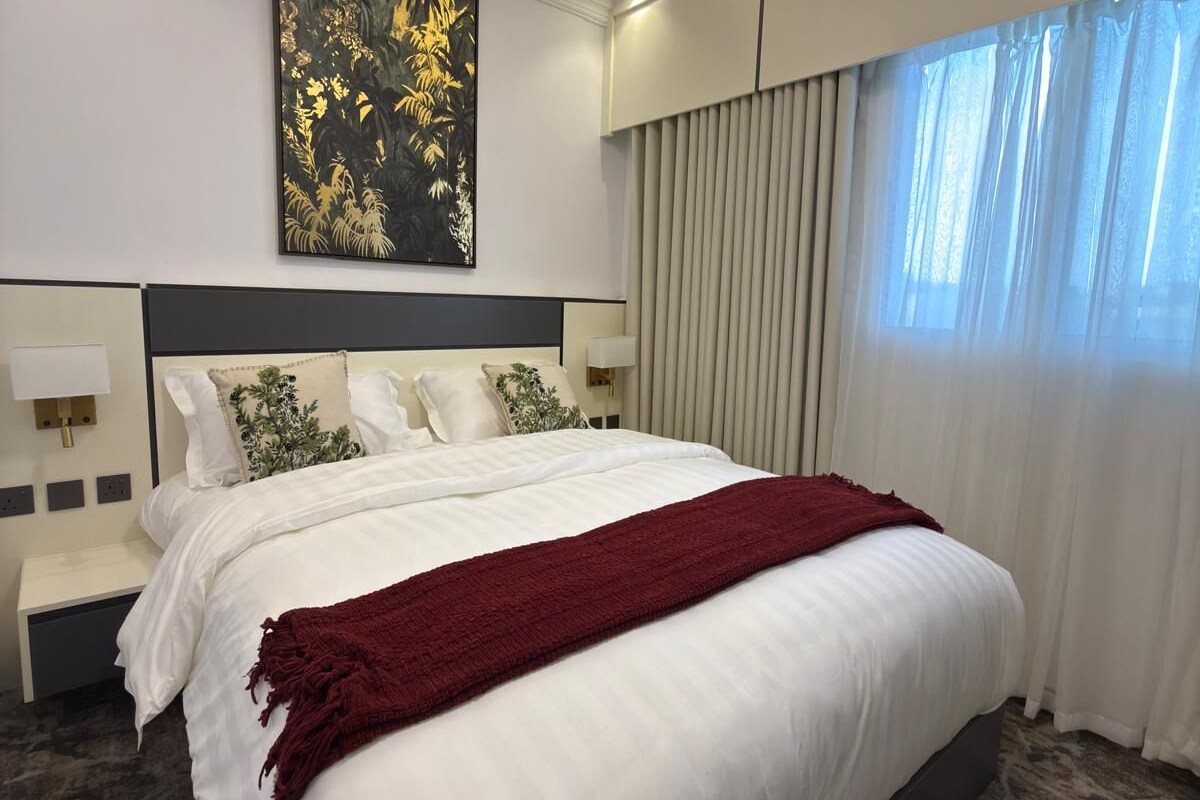 Estúdio luxo, 1 cama Queen | Roupas de cama premium, cofres nos quartos, Wi-Fi de cortesia
