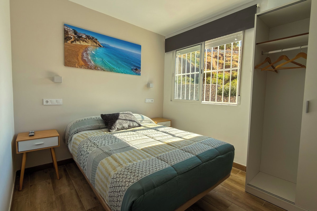 Basic Single Room, 1 Double Bed, Shared Bathroom | WiFi (free), bed sheets