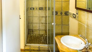 Bathroom - Bolivia Lodge (Polokwane)