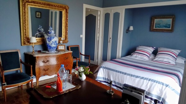 Room - Vrbo Property (Ciboure, Sud Ouest de France, France)