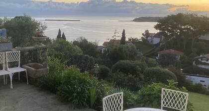 L'Annexe – Bed and Breakfast with a View of the Bay of Saint-Jean-de-Luz