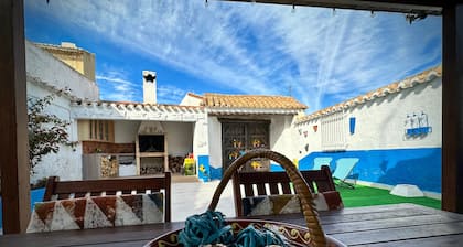 Holiday Home 'Alojamiento Rural La Tinaja' with Mountain View, Private Pool and Wi-Fi