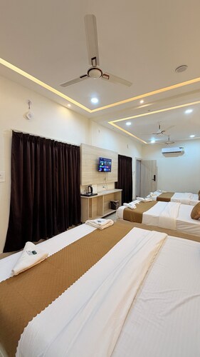 Shri Gopal Durga Dham Hotel Restaurant