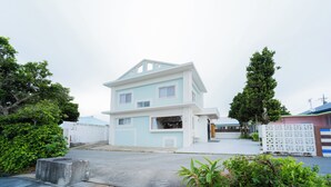 Exterior - Vrbo Property (うるま市)