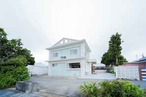 Exterior - Vrbo Property (うるま市)