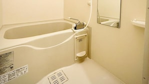 A bathroom with a bathtub, a toilet, a shower, and a mirror. - Hotel Arashi Nambaminami No003 (Osaka)