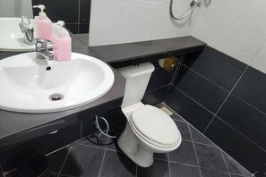 Bathroom - Havona Hotel Plentong - Self Check-in (Johor Bahru)