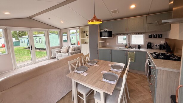 Interior - Cabin Sleeps 6 With Lake Access Parking (Northampton)