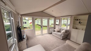 Unclassified image, 2 of 10, button - Cabin Sleeps 6 With Lake Access Parking (Northampton)