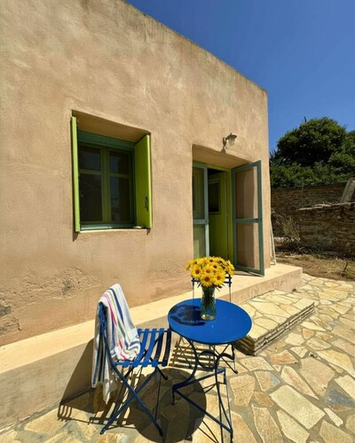 An eclosed field cottage in Kythira
