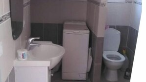 Bathroom - Vrbo Property (Le Puy-en-Velay)