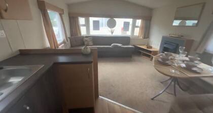 Cabin Sleeps 8 With Indoor Pool and Patio