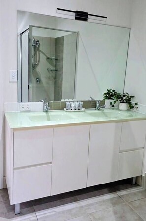 Bathroom - Lush Getaway, Smithfield (Smithfield)
