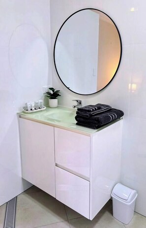Bathroom - Lush Getaway, Smithfield (Smithfield)