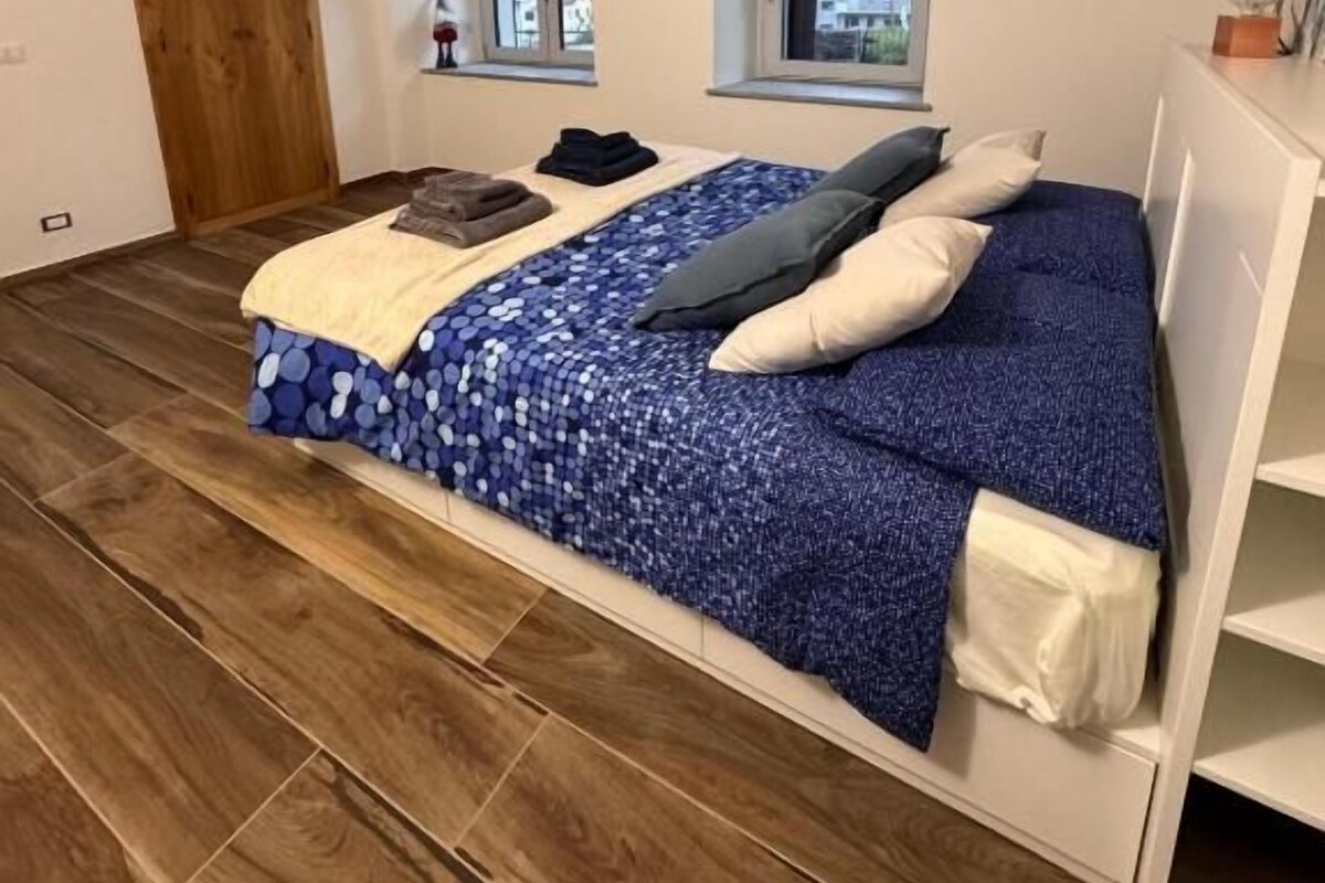Deluxe-Vierbettzimmer, Bergblick | Verdunkelungsvorhänge, schallisolierte Zimmer, kostenloses WLAN