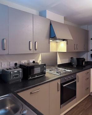 A modern kitchen with stainless steel appliances, a gas stove, and a Breville toaster. - Modern, stylish house in Anfield (an Áit Bheag) (Liverpool)