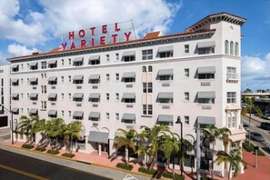 Miami Miami Beach Junior Queen Studio Building Exterior - Collins Ave Shopping nearby! Junior Queen South Beach Studio (Miami Beach)