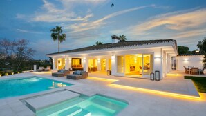 A modern house with a swimming pool, large windows, and outdoor seating. - Vrbo Property (Marbella)