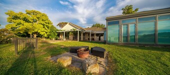 Yarra Valley Farmhouse | Alpacas Firepit Space Pod