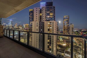 A high-rise building with multiple floors and a balcony with a glass railing. - Skyline View, Crown Casino & Free Parking (Southbank)
