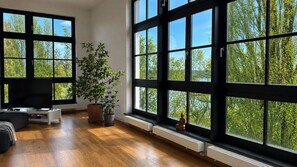 Unclassified image, 4 of 22, button - Vrbo Property (Berlin)