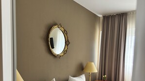 Quarto casal ou duplo básico, vista para a cidade