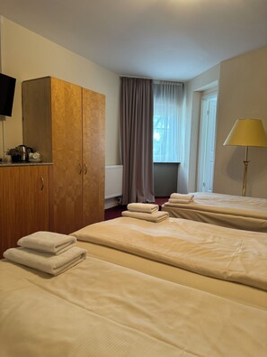 Comfort Triple Room, City View - Bonverde Hotel (Berlin)