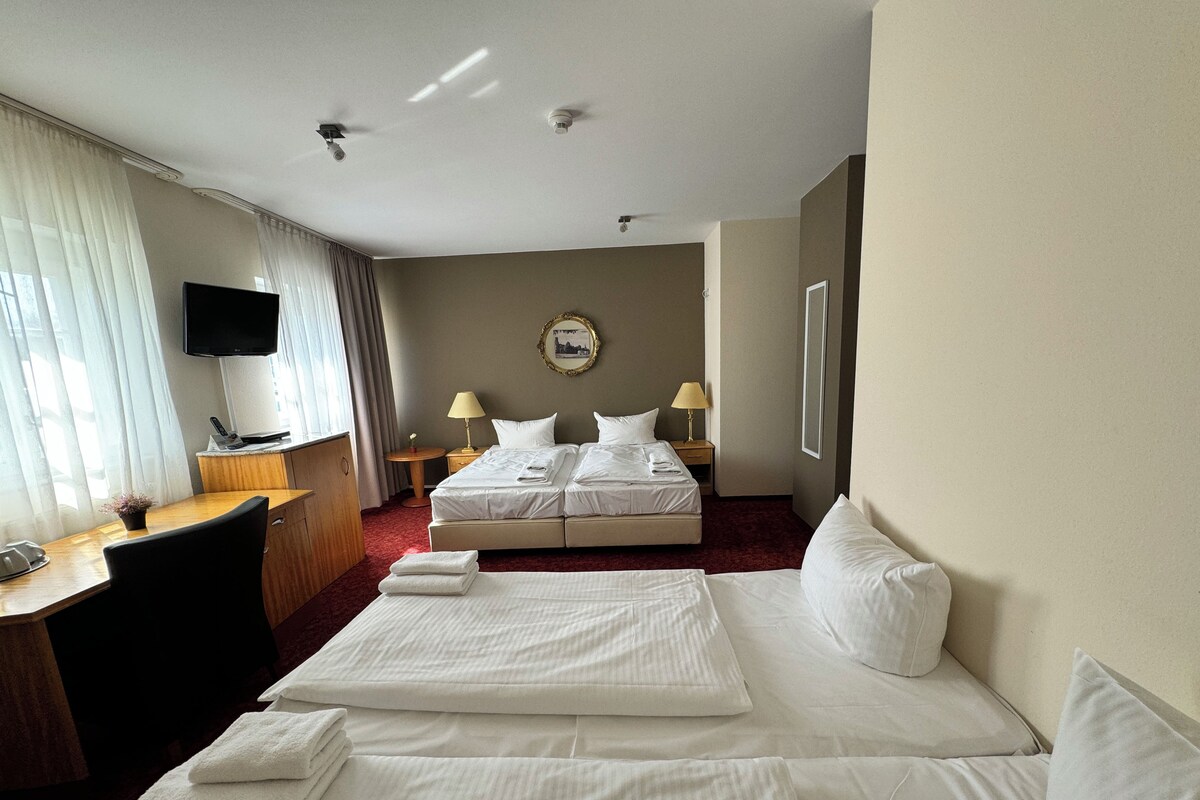 Classic Quadruple Room, City View