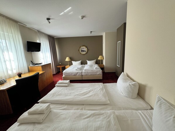 Classic Quadruple Room, City View - Bonverde Hotel (Berlin)