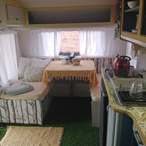 Romantic Clarens Getaway - Glamped Caravan With Braai & Fairy Bath
