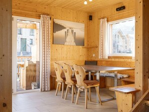 A wooden interior with a dining table, chairs, and a bench. - One-bedroom Cabin (Sankt Georgen am Kreischberg)