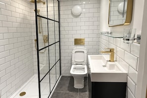 Unclassified image, 4 of 10, button - Bedford 1-bed Apartment, Sleeps 4 With Parking (Bedford)