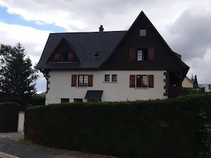 Unclassified image, 5 of 6, button - Vrbo Property (Besse-et-Saint-Anastaise)
