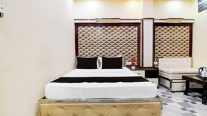 Desk, WiFi (free) - Hotel O NIT Durgapur Formerly Royal Inn (Durgapur)