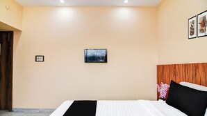 Desk, free WiFi - Hotel O DumDum Thana More Formerly Bimla (Kolkata)