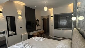 Unclassified image, 2 of 9, button - Klas Otel (karasu)